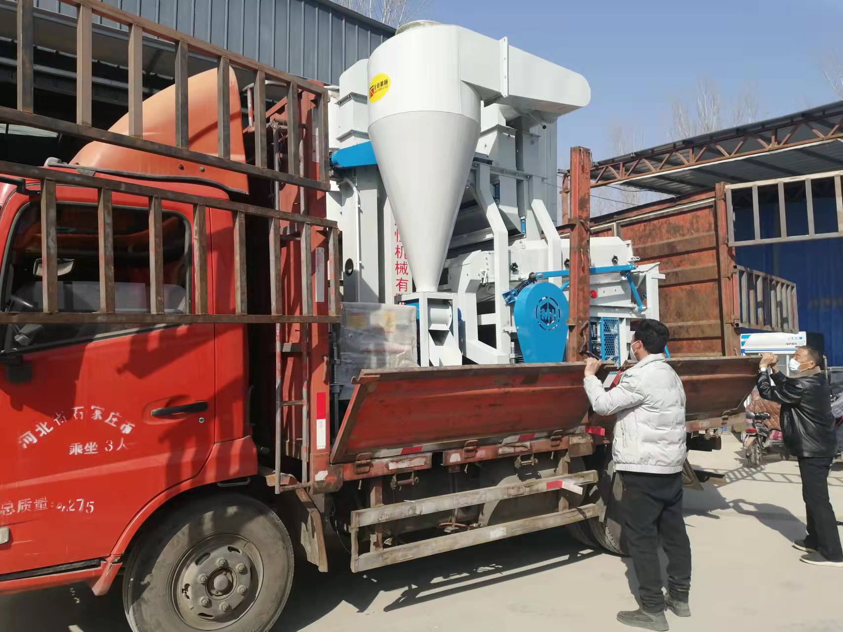 Grain bean cleaning machine low price and high quality.